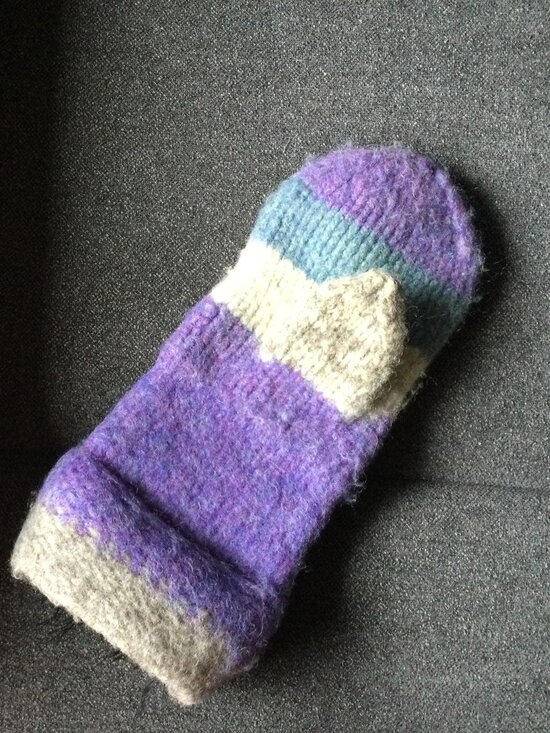 Homemade wool mittens - Picture 4 of 4